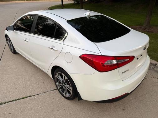 Snow White Pearl 2014 Kia Forte EX