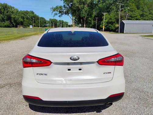 Snow White Pearl 2014 Kia Forte EX