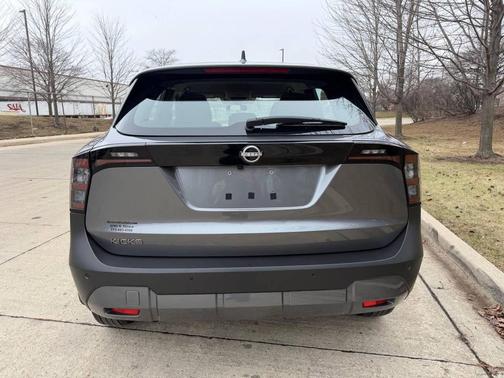 2025 Nissan Kicks S