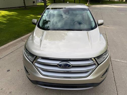 White Gold Metallic 2018 Ford Edge Titanium