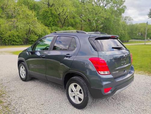 Shadow Gray Metallic 2021 Chevrolet Trax LT