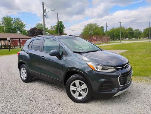Shadow Gray Metallic 2021 Chevrolet Trax LT