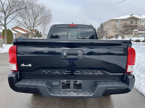 2016 Toyota Tacoma SR