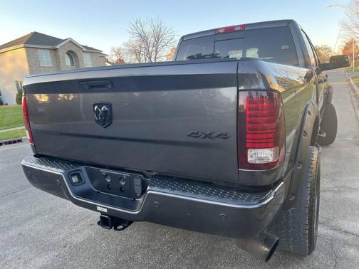 2017 RAM 2500 Laramie Crew Cab 4x4 6'4' Box