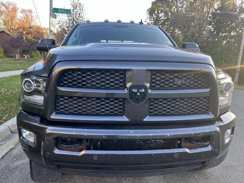 2017 RAM 2500 Laramie Crew Cab 4x4 6'4' Box