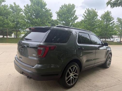 Magnetic Metallic 2018 Ford Explorer Sport