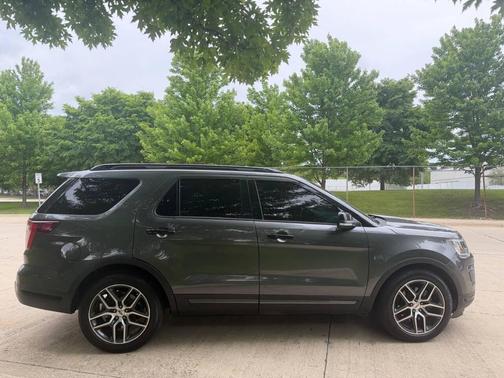 Magnetic Metallic 2018 Ford Explorer Sport