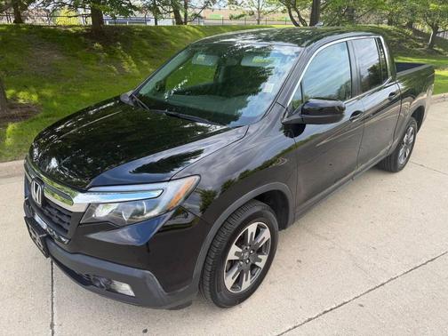 Crystal Black Pearl 2017 Honda Ridgeline RTL