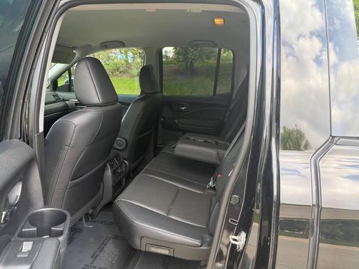 Crystal Black Pearl 2017 Honda Ridgeline RTL