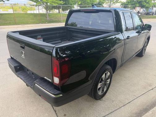Crystal Black Pearl 2017 Honda Ridgeline RTL