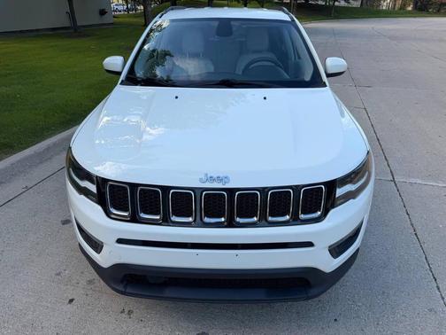 White Clearcoat 2018 Jeep Compass Latitude