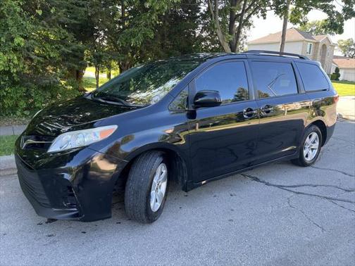 2018 Toyota Sienna LE