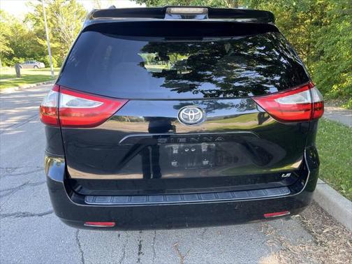 2018 Toyota Sienna LE