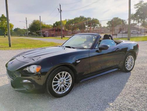 2017 FIAT 124 Spider Base