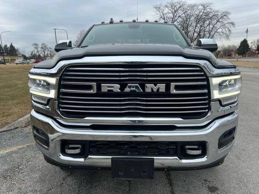2022 RAM 3500 Laramie Crew Cab 4x4 8' Box