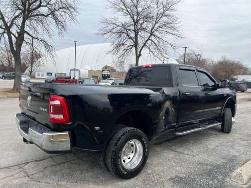 2022 RAM 3500 Laramie Crew Cab 4x4 8' Box