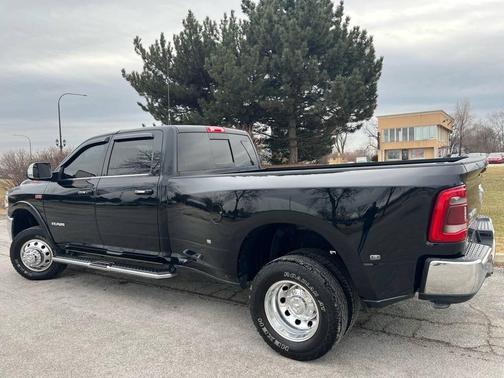 2022 RAM 3500 Laramie Crew Cab 4x4 8' Box