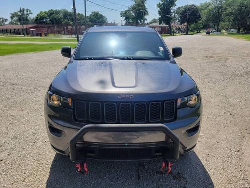 Granite Crystal Metallic Clearcoat 2017 Jeep Grand Cherokee Trailhawk