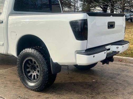 2014 Nissan Titan SV
