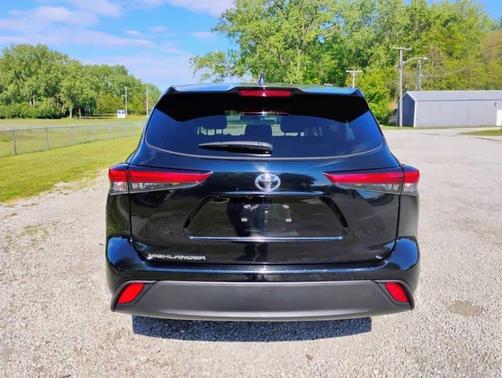 Midnight Black Metallic 2023 Toyota Highlander L