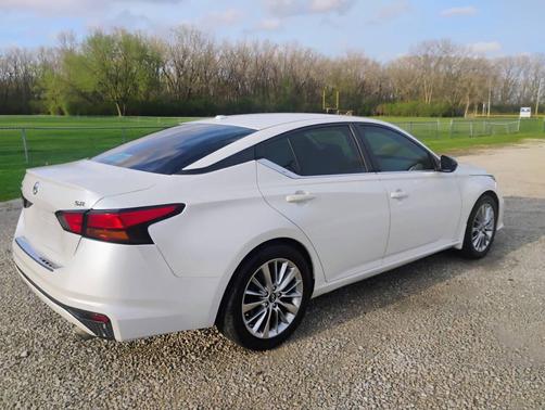 White 2020 Nissan Altima SR FWD