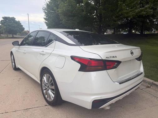 White 2020 Nissan Altima SR FWD