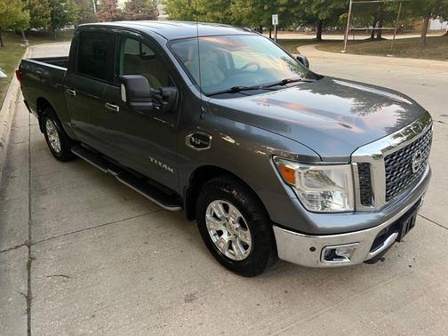 2017 Nissan Titan SV
