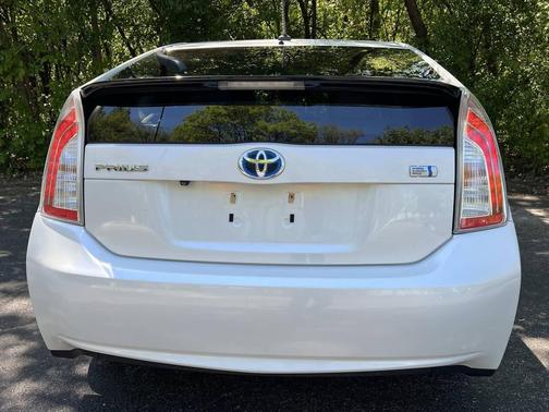 White 2015 Toyota Prius Three