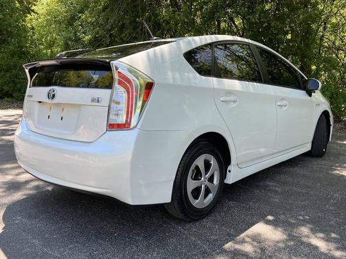 White 2015 Toyota Prius Three