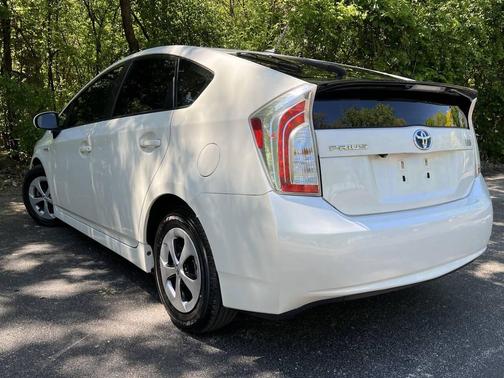 White 2015 Toyota Prius Three
