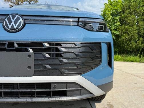 Monterey Blue Pearl 2026 Volkswagen Tiguan 2.0T SE
