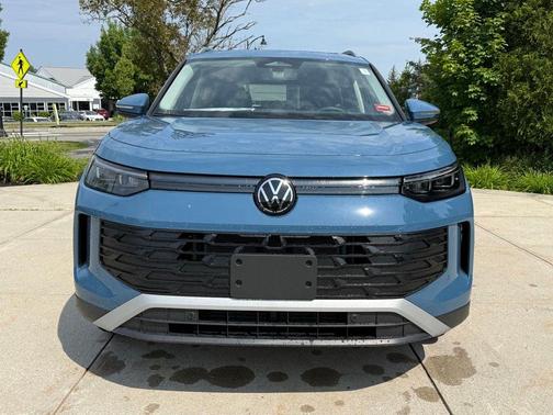 Monterey Blue Pearl 2026 Volkswagen Tiguan 2.0T SE