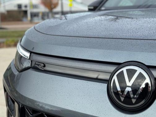 Platinum Gray Metallic 2026 Volkswagen Tiguan 2.0T SE R-Line Black