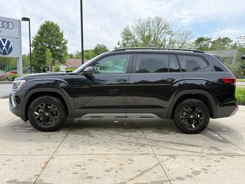 Deep Black Pearl Effect 2026 Volkswagen Atlas 2.0T Peak Edition
