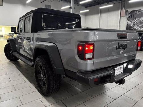 Photo 3 of 27 of 2020 Jeep Gladiator Sport