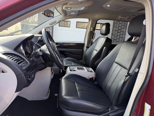 2015 Chrysler Town & Country LX