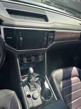 2018 Volkswagen Atlas 3.6L SEL Premium
