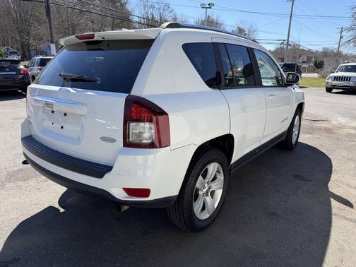 White 2015 Jeep Compass Latitude
