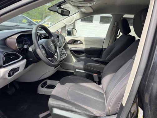 Black 2017 Chrysler Pacifica Touring