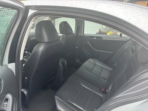 2015 Volkswagen Jetta Auto SE w/Connectivity/Navigation