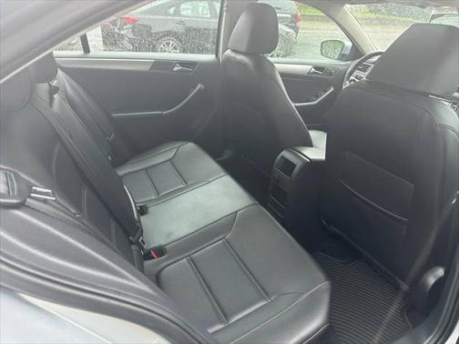 2015 Volkswagen Jetta Auto SE w/Connectivity/Navigation