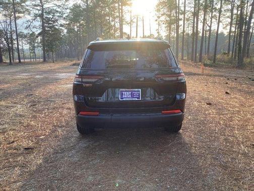 2023 Jeep Grand Cherokee L Laredo