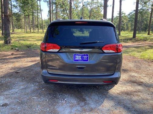 2021 Chrysler Voyager LXI