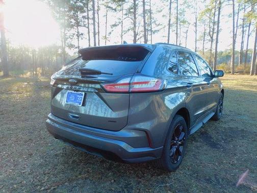 2022 Ford Edge SE