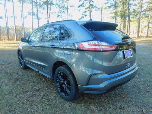 2022 Ford Edge SE