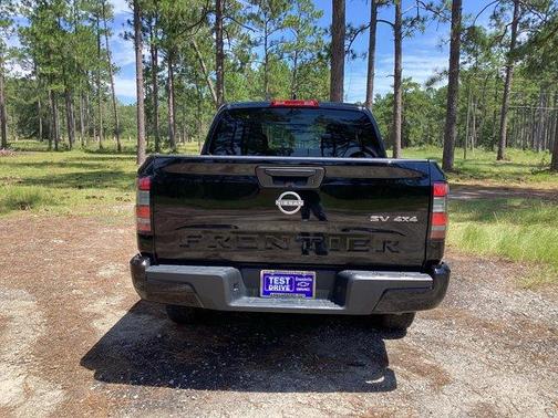 2023 Nissan Frontier SV