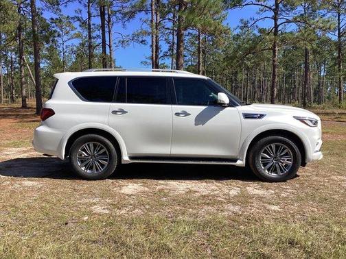 2023 INFINITI QX80 Luxe