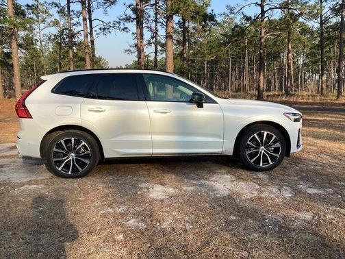 2024 Volvo XC60 B5 Plus Dark Theme