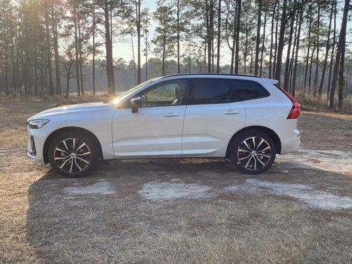 2024 Volvo XC60 B5 Plus Dark Theme