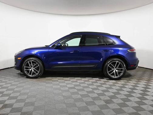 Gentian Blue Metallic 2025 Porsche Macan